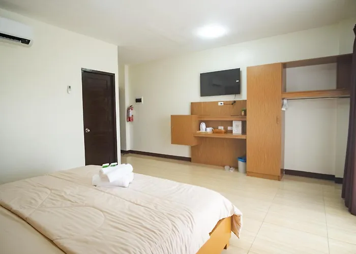 Lb Pietz House Hotel *